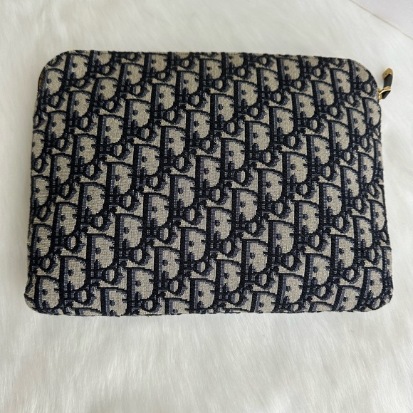 SOLD 🔥Stunning Clutch - Picture 3 of 17